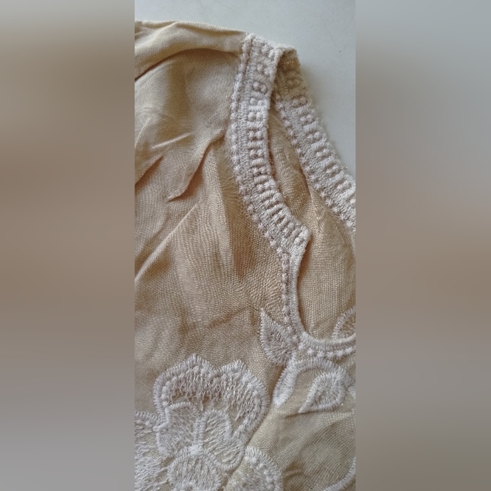 Embroidered blouse - Picture 3 of 7